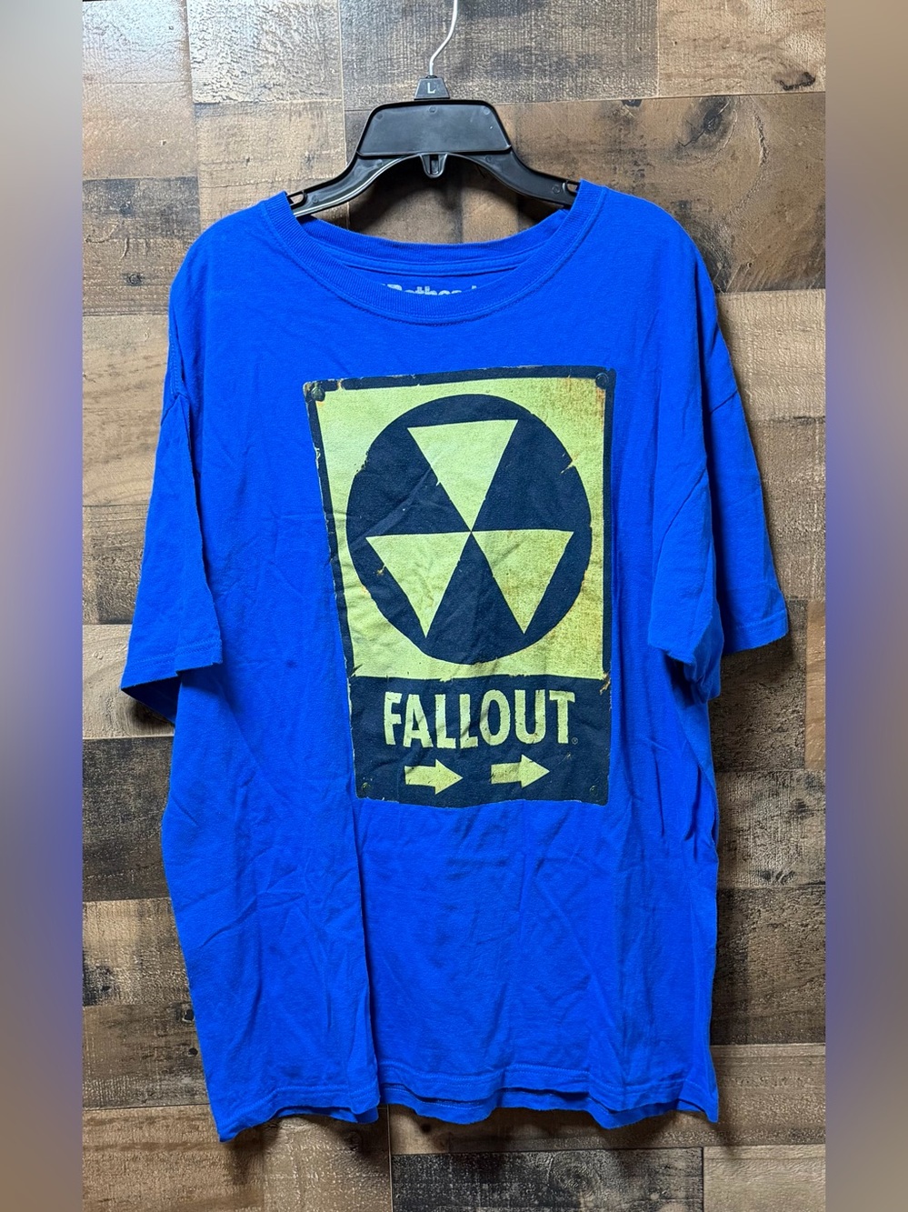Bethesda Fallout Radiation Sign Blue T Shirt Men’s Large Gamer Video Game Tee